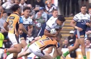 La estrella del pie se apresuró al hospital después de enfermarse en la lesión en la cabeza porque los West Tigers regresaron a lo largo de los años después de intentarlo