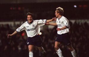 Las ex estrellas de Inglaterra y Tottenham Andy Sinton, de 59 años, después de que un ataque cardíaco se está recuperando en el hospital para las antiguas declaraciones de publicación del club