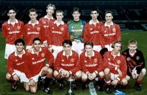 A los fanáticos de Man United se les ha cobrado £ 770 para jugar en los progrados de cinco al lado con la leyenda del club de Sir Alex Ferguson ৰ ¡Lanzando una hamburguesa y papas fritas!