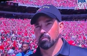 Foto ‘falsa’ del entrenador del estado de Ohio State Ryan Day en las redes sociales
