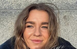 La estrella abierta de los Estados Unidos, Karolina Mochava, reveló que se apiló por ex amigo de la multitud en el torneo