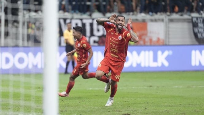 1755939791_6899f515f400f-pemain-persija-jakarta-rayakan-gol_665_374.jpeg