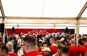 Burrenle y Chelsea regresan al primer pub emergente de Old Trafford de Old