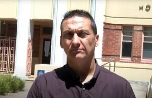 Por qué Dezi Freeman no dejaba entrar a la policía, y el momento aterrador en el que la policía sabía que no tenían más remedio que descomponer la puerta