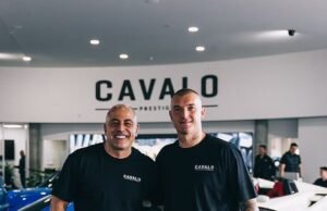 Dustin Martin enumera el apartamento de lujo de Port Melbourne para la venta, mientras que la ex estrella de fútbol ganó un papel muy diferente en el fútbol