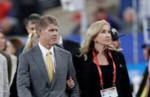 La esposa del dueño de los Chiefs golpea las críticas de Charlie Kirk celebrando su asesinato