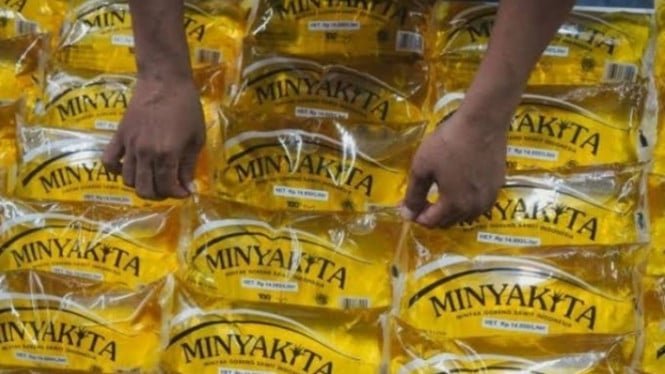 1758078629_63df462af301b-minyak-goreng-subsidi-langka-di-makassar-sulawesi-selatan_665_374.jpg