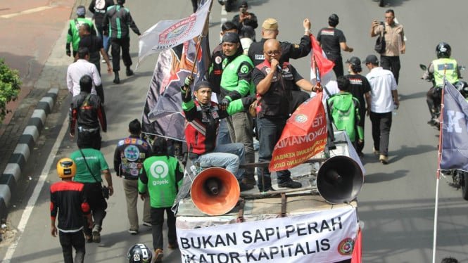 5e1ee865ad01b-demo-pengemudi-ojek-online_665_374.jpg
