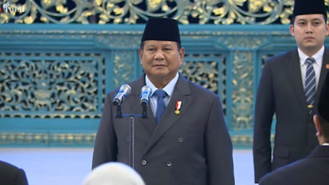 68ca6db06ad1f-presiden-prabowo-lantik-sejumlah-menteri-di-istana-negara_665_374.jpg