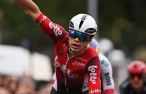 Super 8 Classic: Arnaud de Lie Bords Matt Brennan para ganar