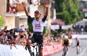 Coppa Sabatini: Isaac del Toro está escapando de tres velocidades en la carga en Peccioli para la victoria