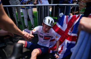 Los jóvenes británicos dominan con el oro y tres de los primeros cinco lugares en un primer histórico para la carrera junior en el Campeonato Mundial