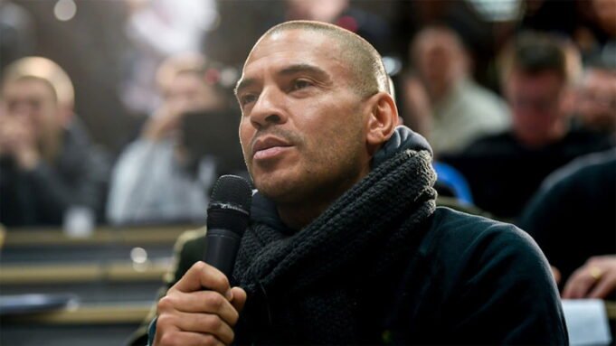 stan-collymore-with-microphone-newcastle-united-nufc-940.jpg