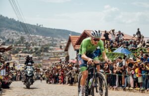 Galería: multitudes masivas, carreteras exigentes y carreras valientes en las carreras en el camino al Campeonato Mundial de Ruanda