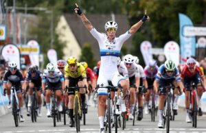 Lorena Wiebes gana el coral Fourmes Féminine para la décima victoria de un día de la temporada