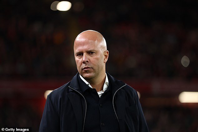 Arne Slot tiene problemas: el problemático jefe del Liverpool insiste en que NO está poniendo excusas por la horrorosa racha de seis derrotas en siete de los campeones y levanta la tapa de las conversaciones con la jerarquía de Anfield sobre su pésima forma