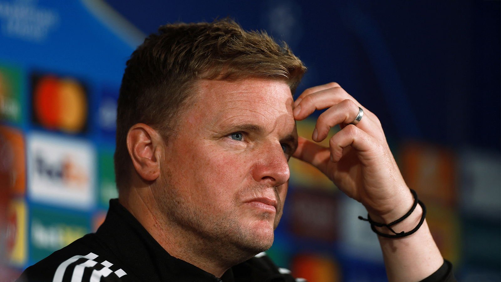 1761377186_eddie-howe-scratching-head-ucl-press-conference-newcastle-united-nufc-2000.jpg