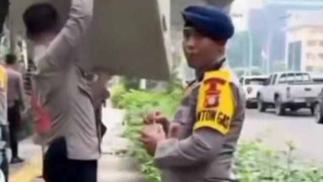 1761802281_690208b70f22d-oknum-polisi-ketahuan-godain-wanita-di-jaksel_665_374.jpg