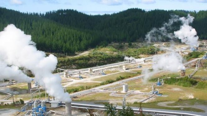 66403_pembangkit_listrik_tenaga_panas_bumi_di_wairakei__selandia_baru_665_374.jpg