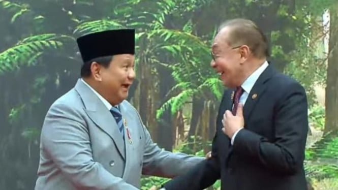 68fd7a25f0103-presiden-ri-prabowo-subianto-perdana-menteri-pm-malaysia-anwar-ibrahim_665_374.jpg