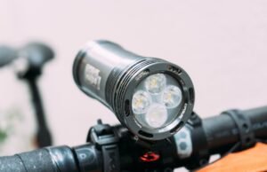 La luz para bicicleta más cara que hemos probado acaba de alcanzar el precio más bajo que jamás hayamos visto: obtenga un enorme descuento de £ 60 en la Exposure Strada Mk12 RS AKTIV.