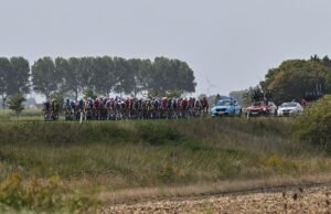 Cancelada la etapa 3 del Tour de Holanda tras la entrada de vehículos en la ruta y los ciclistas se niegan a continuar