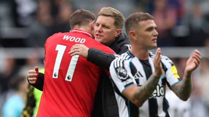 eddie-howe-wood-forest-hug-trippier-newcastle-united-nufc-2000.jpg