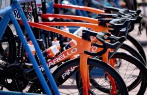Ineos Grenadiers y Pinarello Bikes renuevan su colaboración por tres años más