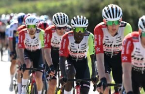 El futuro de Biniam Girmay en el limbo mientras la fusión Lotto-Intermarché se prolonga y la UCI bloquea las rescisiones de contrato
