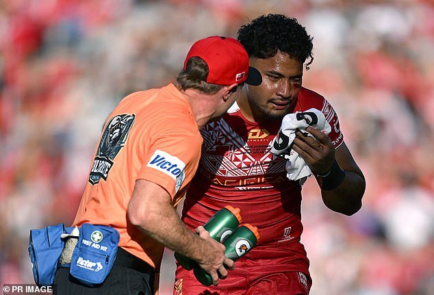 103632753-15263215-The_Tongan_Back_Rower_suffered_three_separate_head_knocks_last_S-a-38_1762389124141.jpg