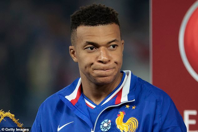 Kylian Mbappé se ve obligado a ABANDONAR la concentración de Francia debido a una persistente lesión en el tobillo, lo que supone un duro golpe para el Real Madrid.