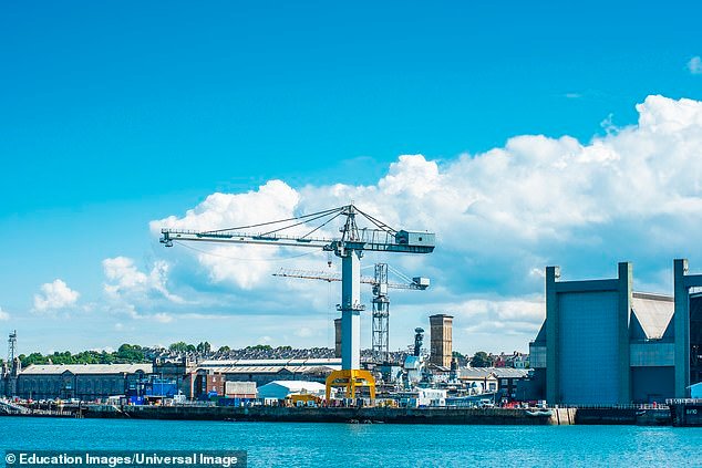 ¿Hasta qué punto deberíamos preocuparnos por los curiosos grupos de restaurantes chinos que rodean nuestras bases militares más sensibles?