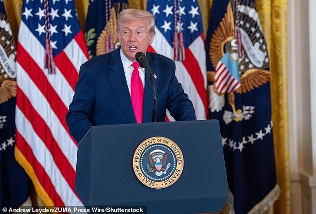 Trump critica la alianza MTG en un sorprendente anuncio de ruptura mientras la crisis de Epstein desgarra el corazón de MAGA