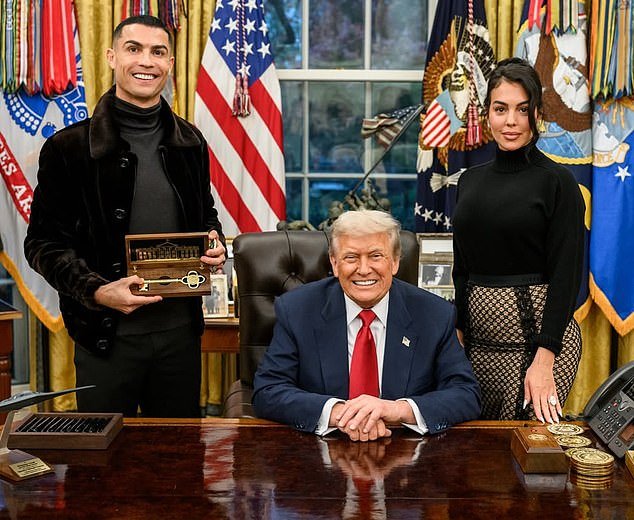 Cristiano Ronaldo divide a sus fanáticos con la visita de Donald Trump a la Casa Blanca mientras Georgina Rodríguez hace alarde de un anillo de $ 3 millones en la Oficina Oval