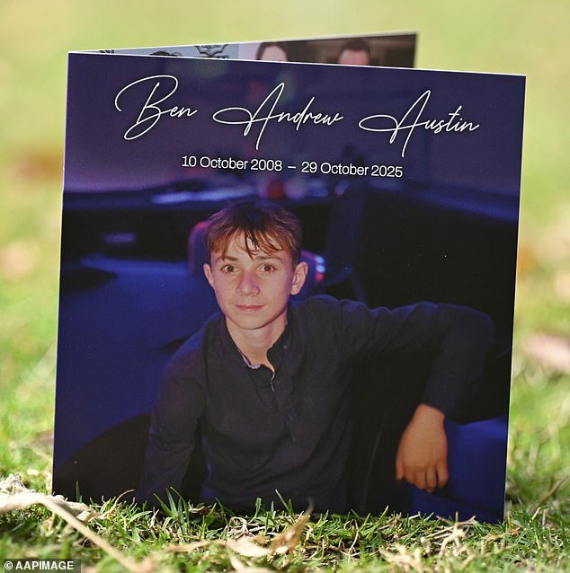 El jugador de críquet adolescente Ben Austin se despide del Junction Oval en Melbourne tras su trágica muerte – ‘forever 17’