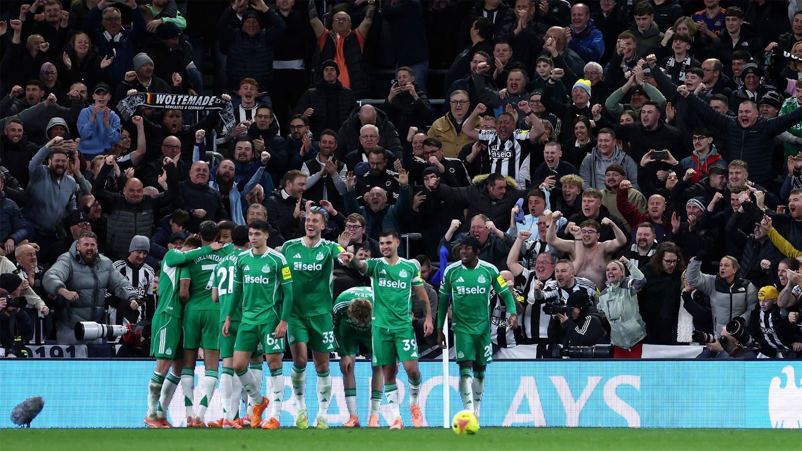 players-celebrate-thiaw-goal-fans-newcastle-united-nufc-2000.jpg
