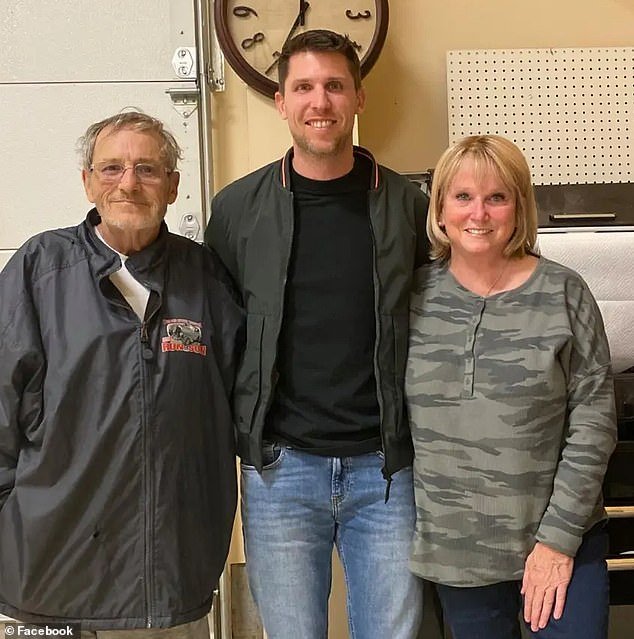 105124531-15425923-Denny_Hamlin_s_father_died_in_a_house_fire_Sunday_and_his_mom_is-m-25_1767220944426.jpg