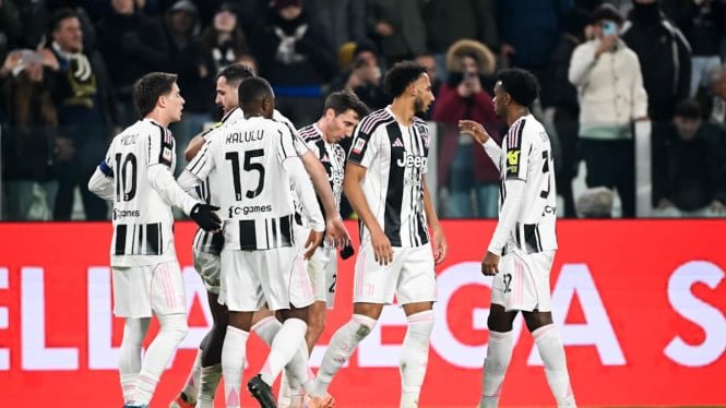 Los penaltis y los goles en propia meta llevan a la Juventus a cuartos de final de la Coppa Italia