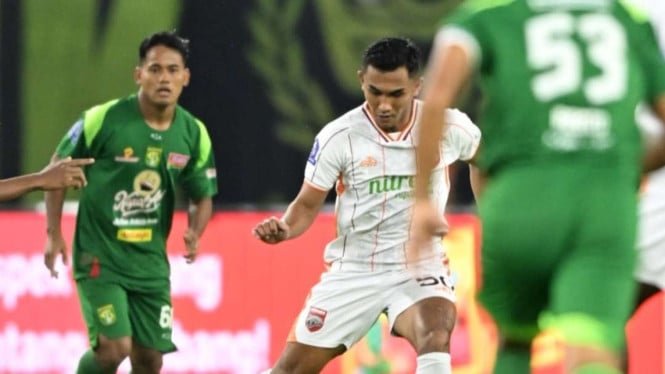 69472492933e0-duel-borneo-fc-vs-persebaya-surabaya_665_374.jpg