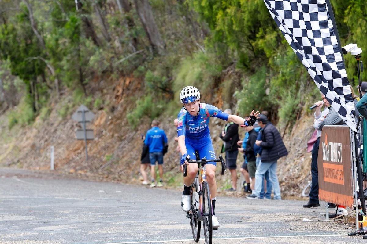 Tour de Bright: Will Cooper ‘no esperaba esta’ victoria en la etapa 1 mientras Talia Appleton repite el triunfo de Tawonga y Luke Plapp aplasta a Strava KOM