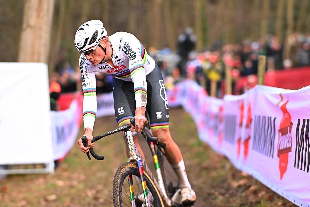 “Ciertamente no fue la ruta más fácil para comenzar mi invierno” – Mathieu van der Poel supera el comienzo del otoño al regresar del ciclocross
