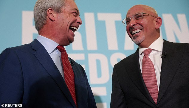 Los reformadores se apoderan del mayor cuero cabelludo de los conservadores: los conservadores afirman que el ex canciller solo desertó después de ‘rogar’ en vano por un título nobiliario