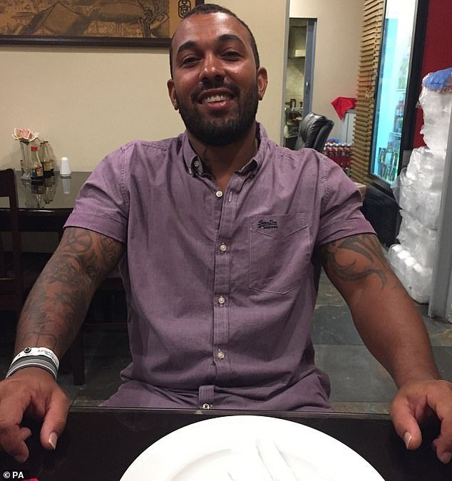 Un policía dice que los asesinos de niños ya no son “una rareza” después de que un joven de 16 años matara a puñaladas al Buen Samaritano afuera de su casa