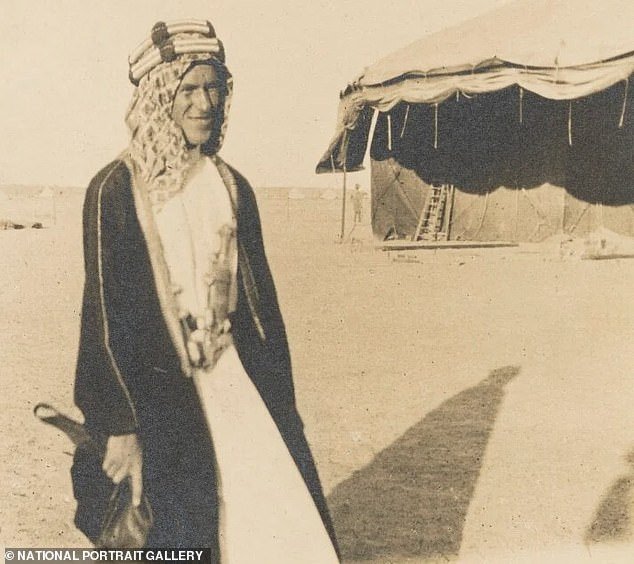 Fotografías de Lawrence de Arabia recibieron una advertencia de la Galería Nacional de Retratos por vestir vestimenta tradicional árabe
