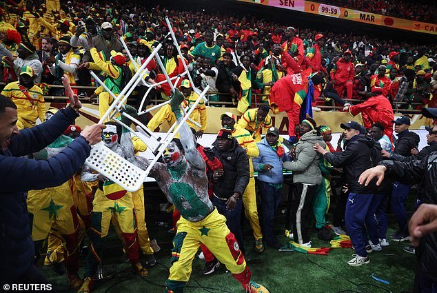 El técnico de Senegal, Pape Thiaw, recibió una sanción de cinco partidos tras el caos final de la AFCON, con casi un millón de libras en multas, mientras que dos estrellas de la Premier League están suspendidas.