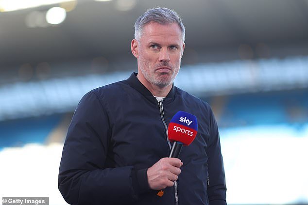 Jamie Carragher insiste en que Arne Slot “merece más respeto” por parte de los aficionados del Liverpool y dice que las críticas son “irrelevantes” después de que los Rojos fueran abucheados tras el empate 1-1 con el Burnley.