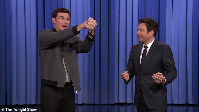 Fernando Mendoza está siendo llamado la ‘próxima cara de la NFL’ mientras continúa su meteórico ascenso con el cameo de Jimmy Fallon.