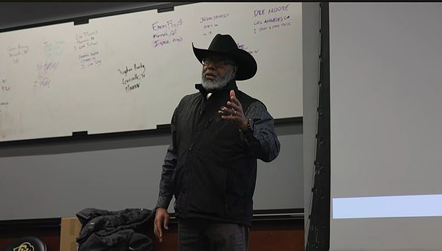 El guardaespaldas de Deion Sanders revela la amenazante amenaza que enfrenta el ícono de la NFL todos los días: ‘Todos están tratando de llegar a él’