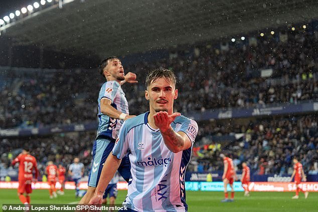 On The Road ve cómo el fútbol y la cultura chocan en la hermosa La Rosaleda de Málaga