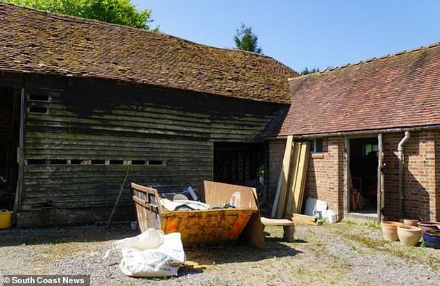 ¡Conociéndome, conociendo a Newt! El plan de la estrella de Alan Partridge, Steve Coogan, para mejorar su casa de £ 4 millones podría verse frustrado por un molesto anfibio